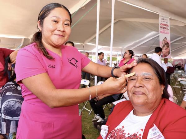 SEDIF fortalece atención a familias de la Sierra Negra con nuevos apoyos.