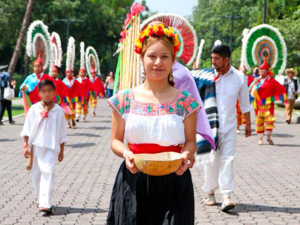 Poblanas y poblanos muestran su riqueza cultural en “Los Estados en Los Pinos”
