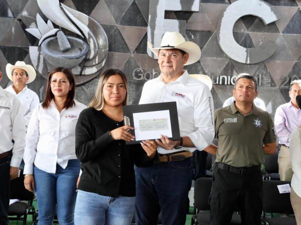 En El Seco, Gobierno Estatal impulsa riqueza comunitaria con obra y apoyos al campo