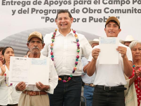 Infraestructura carretera y Obra Comunitaria construyen bienestar en Huatlatlauca: Armenta Mier 