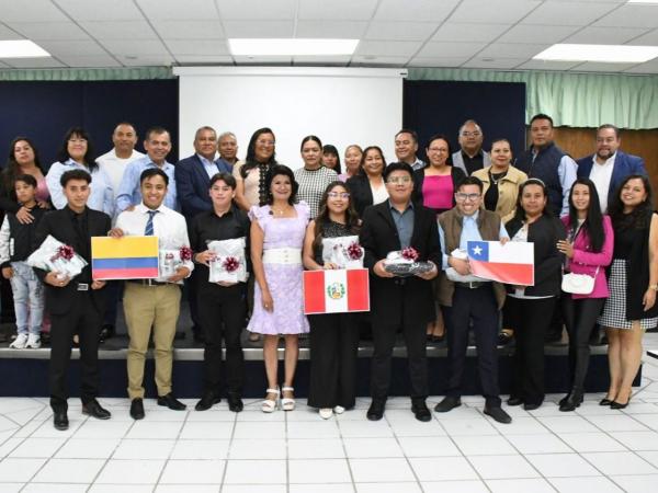 Representan seis estudiantes de UTH a Puebla en becas de Alianza del Pacífico