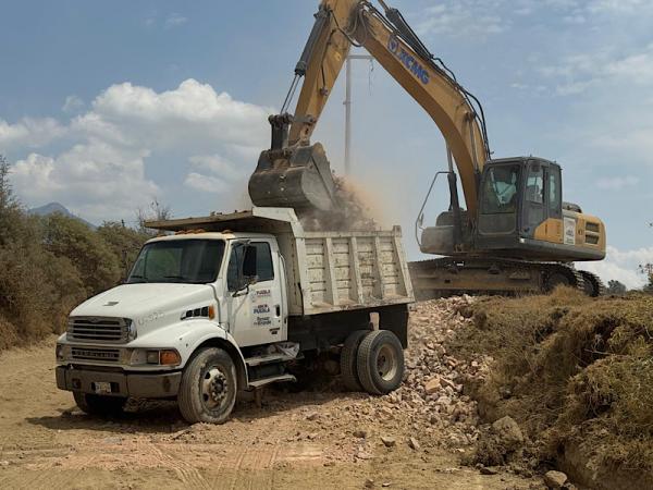 Mantiene Gobierno de Puebla conectividad en Tochimilco con Módulo de Maquinaria