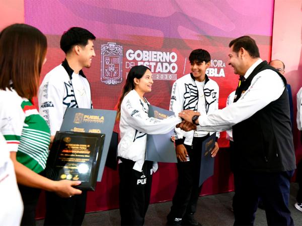 Seis campeones poblanos de kickboxing brillan con el respaldo del gobierno estatal