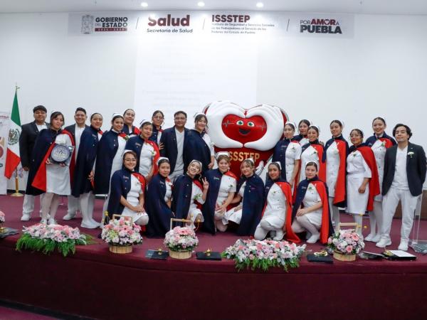 ISSSTEP reconoce a 25 pasantes de enfermería que concluyeron su servicio social