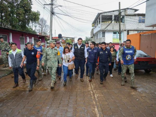 Gobernador Armenta responde de manera inmediata en zonas afectadas por lluvias y supervisa entrega de apoyos