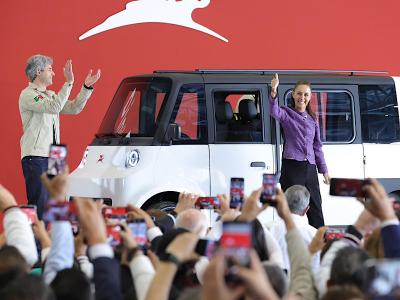 Gobierno federal presenta Olinia; talento poblano clave en primera fase del veh&iacute;culo