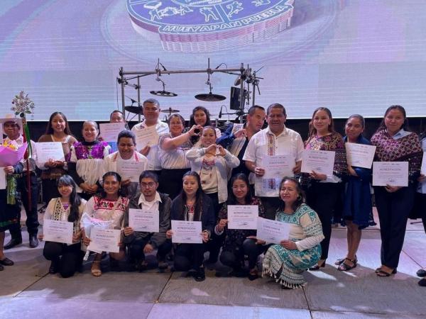 Gobierno de Puebla impulsa acreditaciones en lengua náhuatl