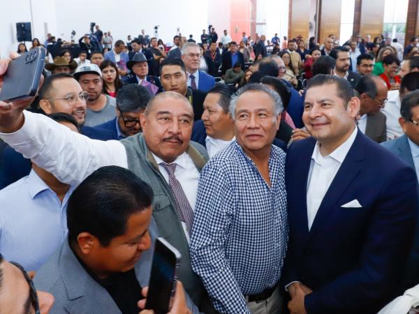 Gobierno de Puebla protege a migrantes con asesoría legal y acompañamiento en EUA