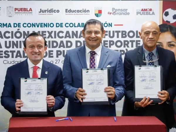 FEMEXFUT y Gobierno Estatal firman convenio para impulsar talentos en UDEP