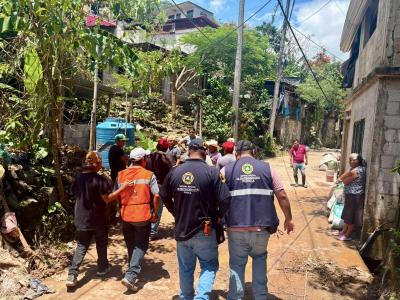 Tras lluvias, Gobierno del Estado brinda atenci&oacute;n en Tlaola
