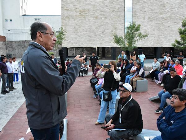 Entrega Gobierno del Estado apoyos a familias afectadas por explosi&oacute;n en Tepeaca
