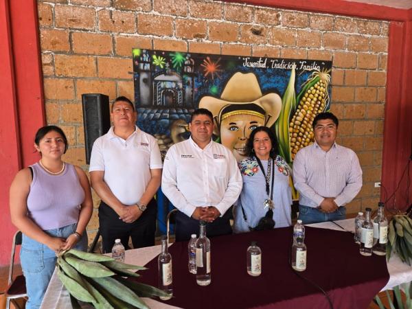 Gobierno estatal impulsa expoventas artesanales en espacios emblemáticos de los municipios