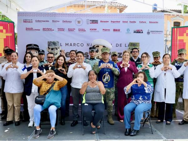 Feria de Paz acerca salud gratuita a familias de la Sierra Norte.