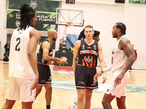 Acerca Gobierno del Estado baloncesto profesional a la niñez y juventud poblana