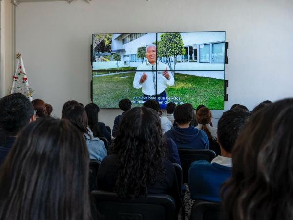 Participan más de 45 mil estudiantes de bachillerato en feria profesiográfica