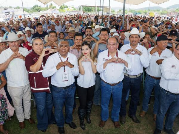 Con entrega oportuna de insumos, Gobierno Estatal fortalece productividad en la mixteca poblana 