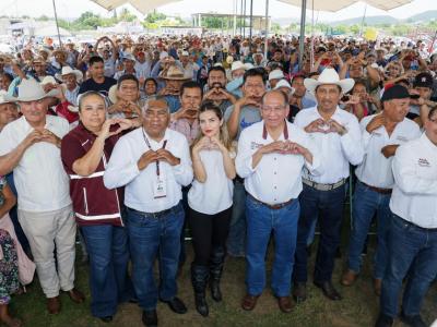 Con entrega oportuna de insumos, Gobierno Estatal fortalece productividad en la mixteca poblana&nbsp;