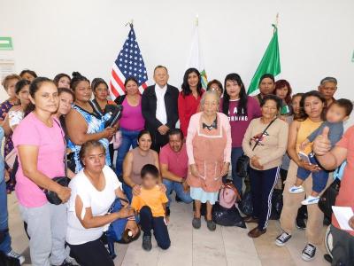 En sinergia, entrega gobierno estatal apoyos alimenticios a familias de migrantes poblanos