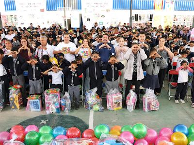 JuguetiOro y Gobierno del Estado llevan sonrisas y alegr&iacute;a a ni&ntilde;ez de Azumiatla