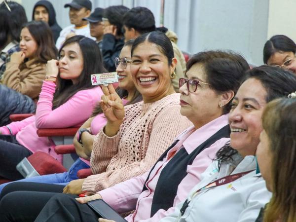 UTTECAM realiza foro universitario sobre prevención del cáncer de mama