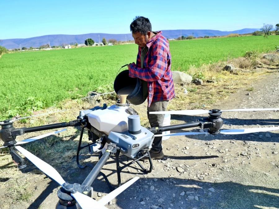 Con drones agrícolas, SADR tecnifica el campo atlixquense