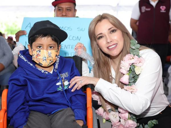 Encabeza Ceci Arellano Jornada del SEDIF en beneficio de familias de Santo Tomás Hueyotlipan 