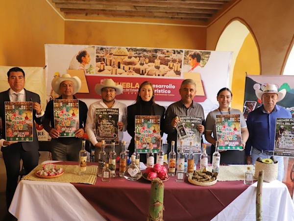 Gobierno de Puebla impulsa Feria del Mezcal Caltepec 2025