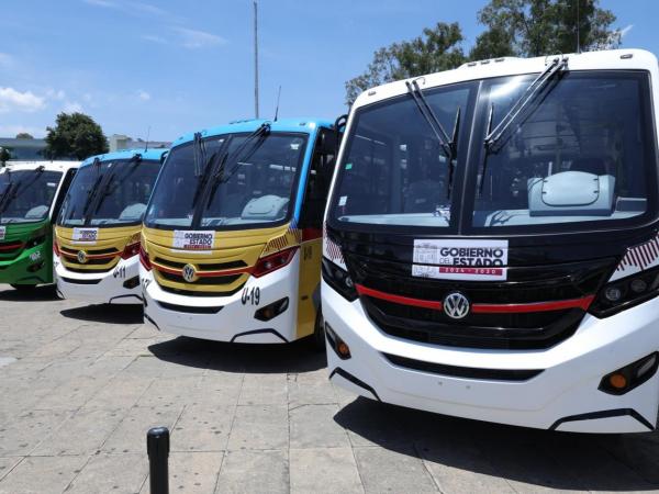 Gobierno Estatal cumple compromiso y entrega nuevas unidades a transportistas; impulsa movilidad segura 