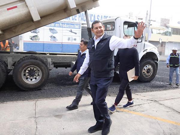 Reconstruye gobierno estatal 37 vialidades prioritarias en Puebla capital