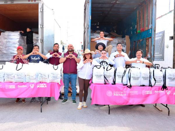 SEDIF entrega canastas alimentarias a familias vulnerables de la capital poblana