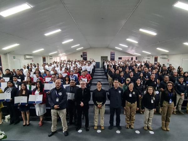 Entrega UCIPS títulos a egresados y reconoce a deportistas e instructores