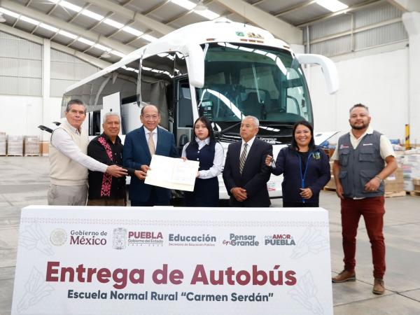 Cumple Gobierno del Estado compromisos y acuerdos con la Escuela Normal Rural "Carmen Serdán"