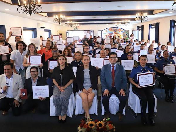 Secretaría de Desarrollo Turístico entrega constancias del Registro Nacional de Turismo