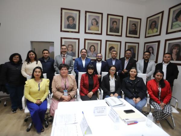 SEDIF entrega en adopción a una niña y un niño a familias