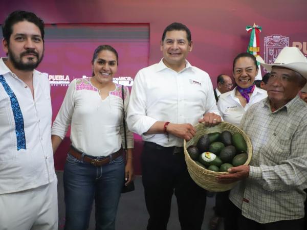 Gobierno Estatal atiende integralmente Microrregión 21 Atlixco con infraestructura para generar riqueza comunitaria