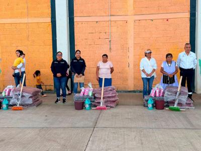 Protecci&oacute;n Civil entrega apoyos a afectados en Huehuetla