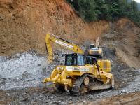 Con módulos de maquinaria, Gobierno de Puebla abre caminos afectados por deslaves en Eloxochitlán