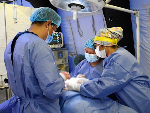 Cirugías gratuitas llegan por primera vez a Ahuacatlán con quirófano itinerante