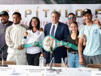 Presidente del CMB, Mauricio Sulaim&aacute;n, presenta el cap&iacute;tulo final entre Gaby "La Bonita" S&aacute;nchez y la argentina Tamara Demarco