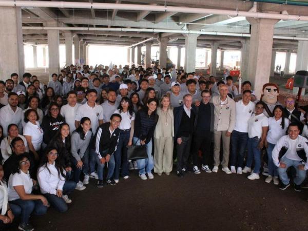 “La Bonita” y “El Chelis” reconocen a equipos representativos UDEP