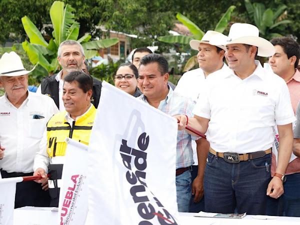 Tras contingencia por lluvias, gobernador Armenta cumple con módulo de pavimentación en Sierra Norte