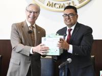 Recibe Salud donaci&oacute;n de 100 mil jeringas por parte de la UDLAP