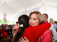 Con amor y cari&ntilde;o SEDIF consiente a 2 mil madres en Acatzingo