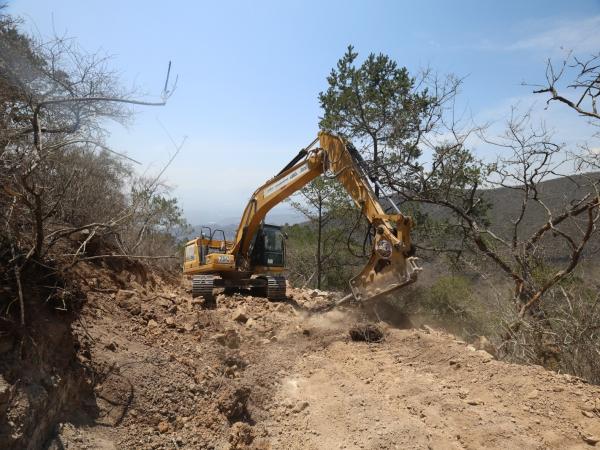 Gobierno del Estado abre camino rural tras 60 años de abandono