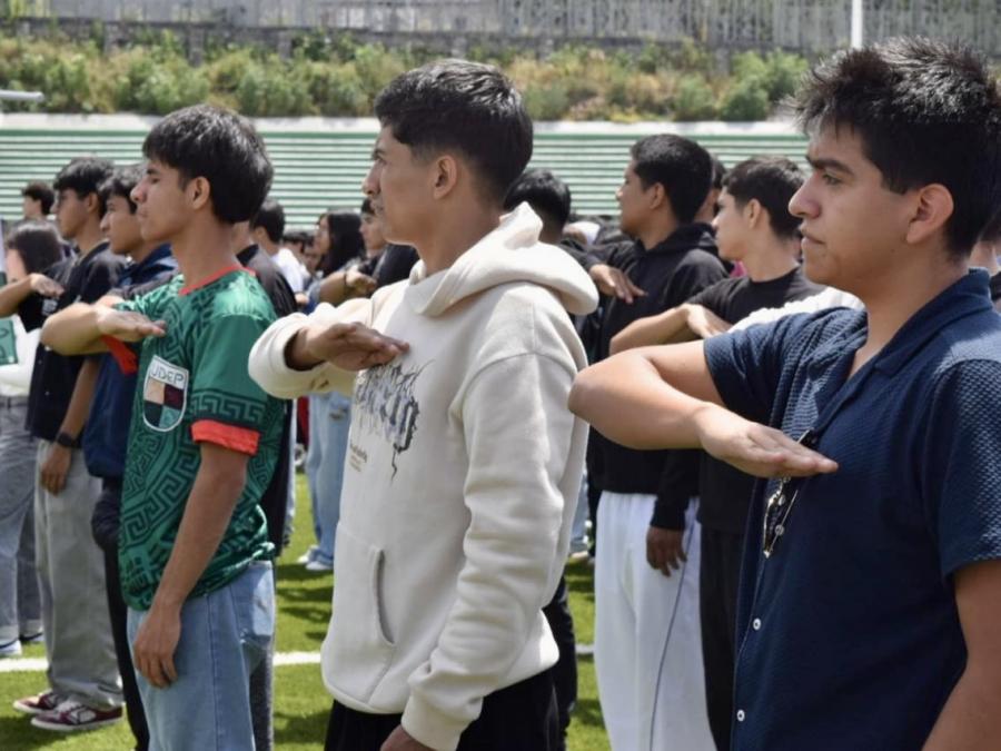 Apadrina "El Hijo del Santo" inicio del ciclo escolar 2026-2027 de UDEP