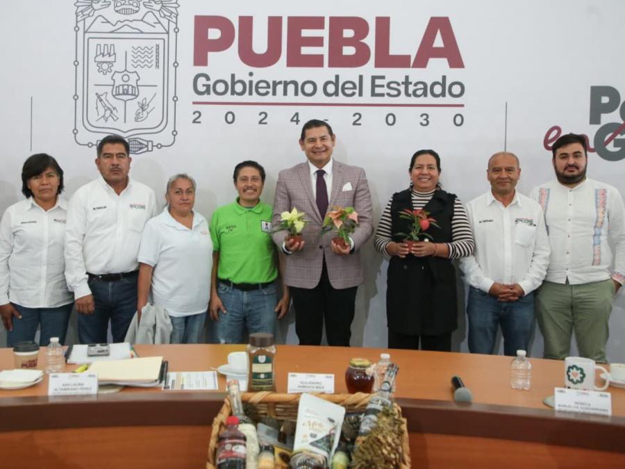 Gobierno de Puebla impulsa producción de nochebuena como motor económico y turístico