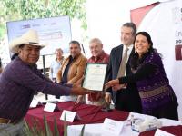 Puebla consolida liderazgo nacional en producci&oacute;n de mezcal con 91 medallas