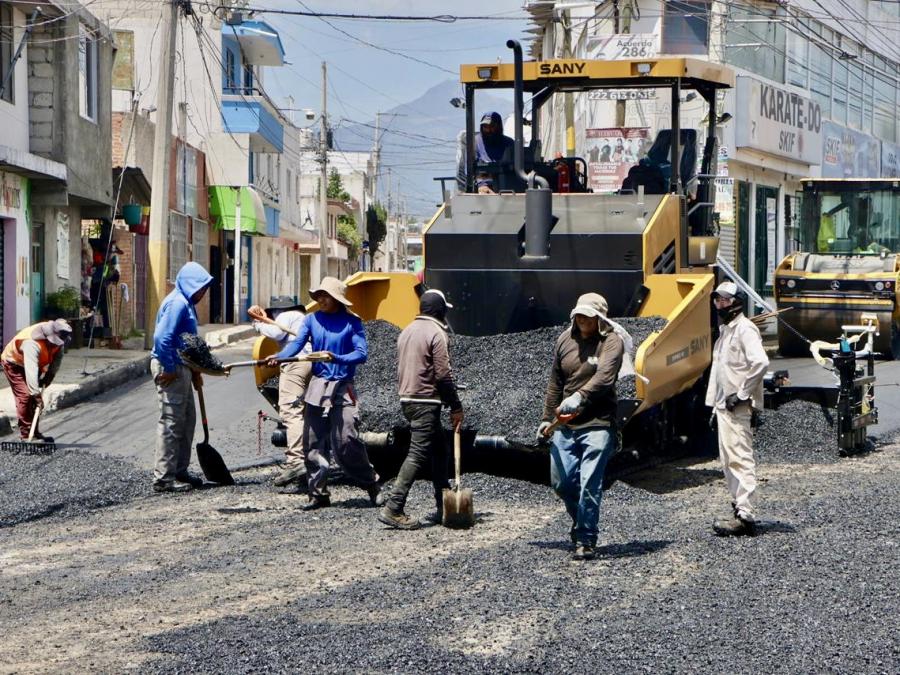 Gobierno del Estado pavimenta la calle San Alfonso en la capital poblana