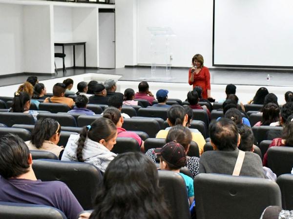 UTH fortalece vinculaci&oacute;n y di&aacute;logo con madres y padres de familia