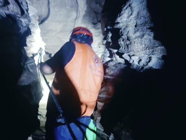 Protección Civil refuerza labores de rescate de familia atrapada en gruta de Cuetzalan